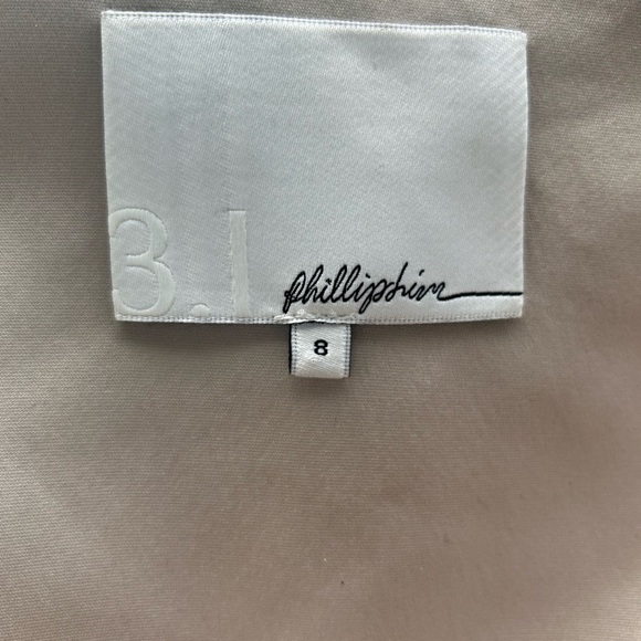 81.PHILLIP LIM Beige Tuxedo Jacket with Contrast Black Collar & Sleeves
Size:8 - Picture 11 of 17